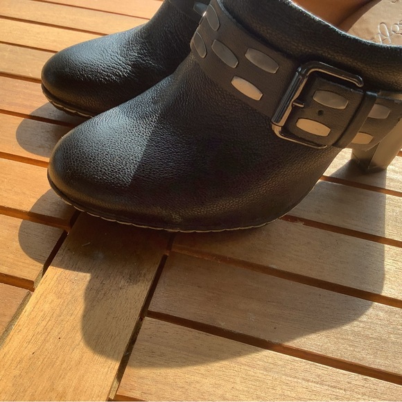 Eurosoft Shoes - Elegant Black Buckle Mules for Women